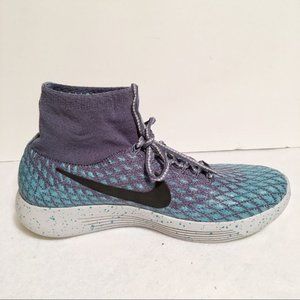 🚨DONATING SOON!🚨 
Blue Nike running sneakers